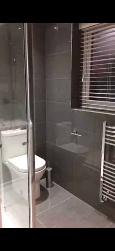 Room Woodfield Road in Crawley