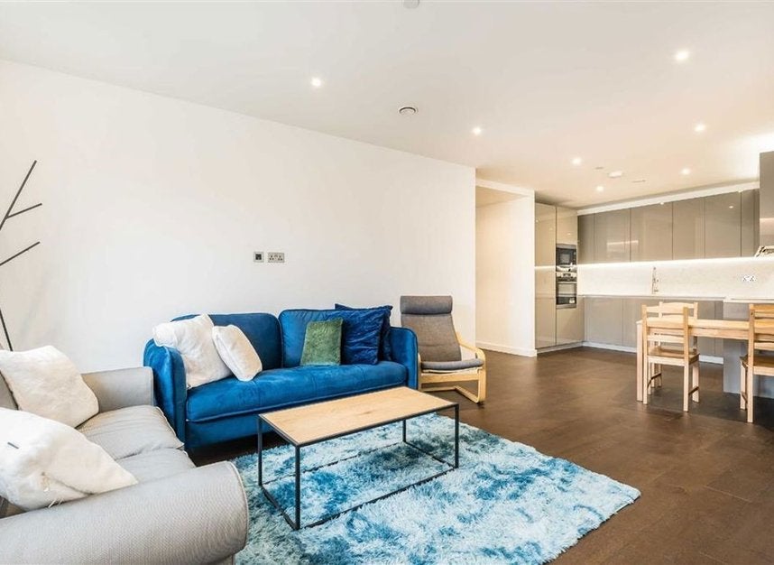 Flat Lanchester Way in Greater London