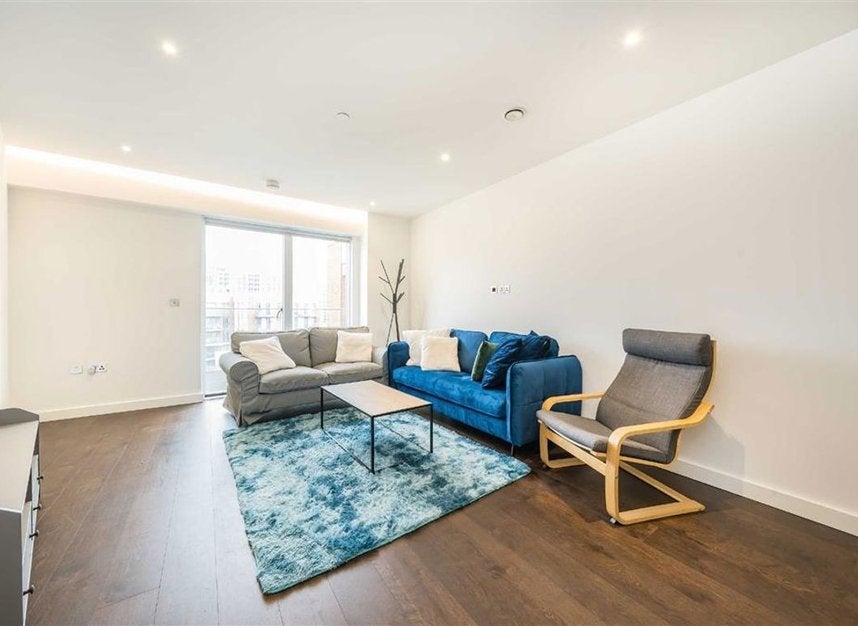 Flat Lanchester Way in Greater London