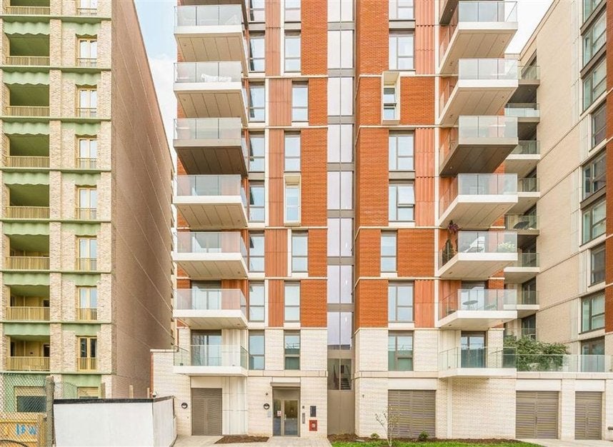 Flat Lanchester Way in Greater London