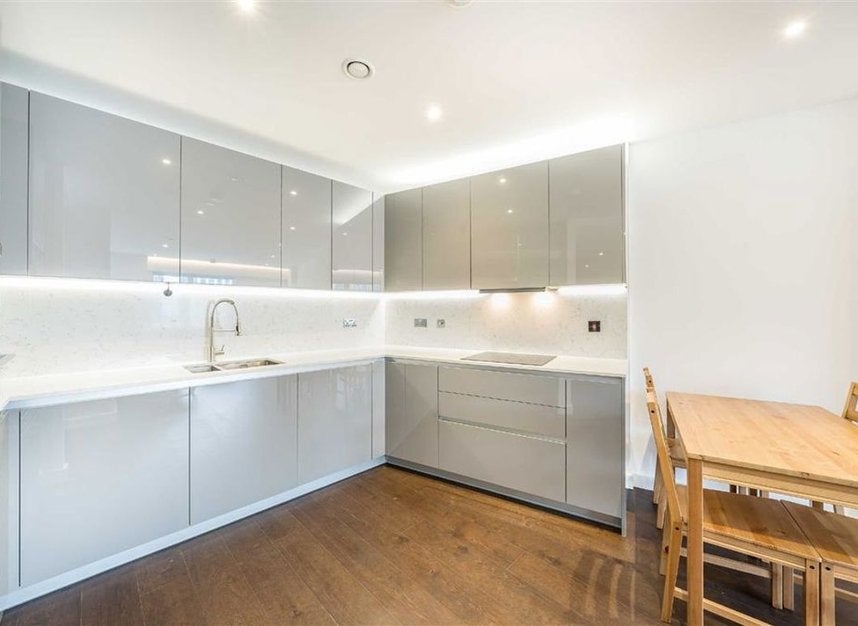 Flat Lanchester Way in Greater London