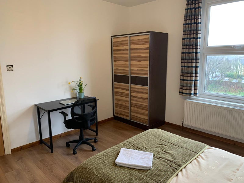 Room Courthill Road in Greater London