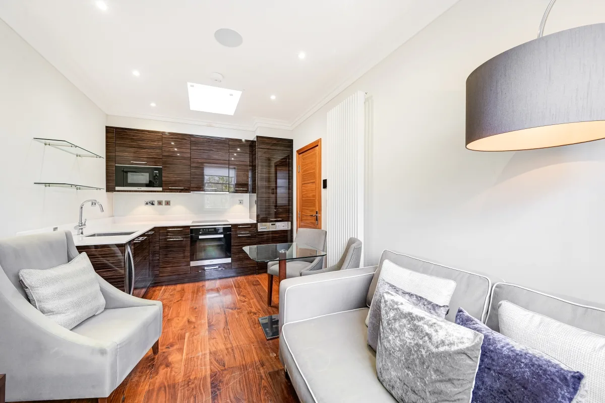 Flat Kensington Gardens Square in City of Westminster