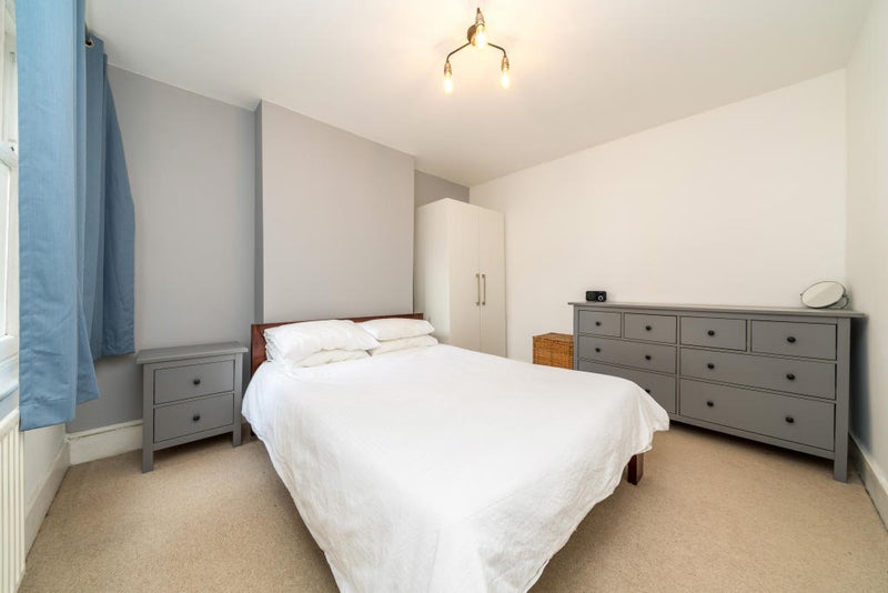 Flat Coverton Road in Greater London