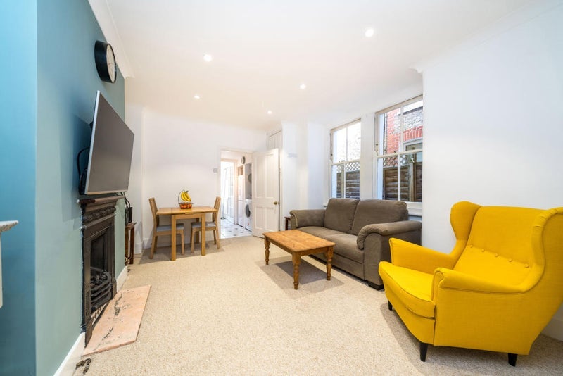 Flat Coverton Road in Greater London