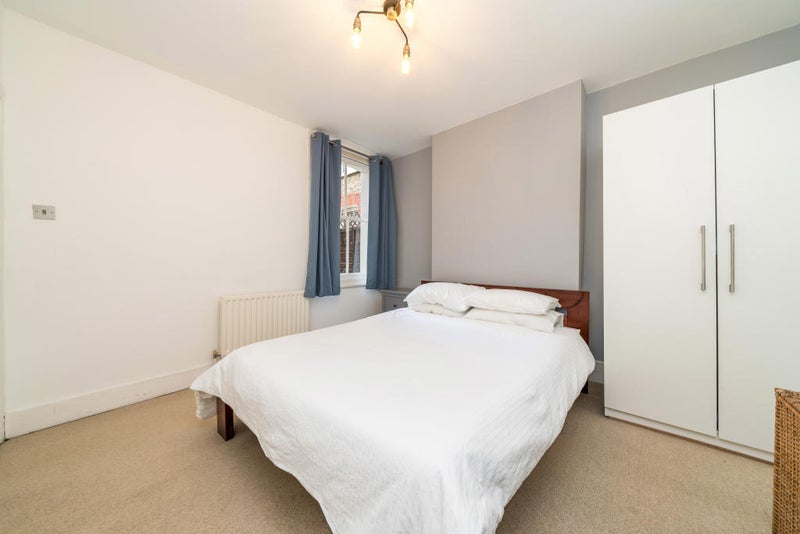 Flat Coverton Road in Greater London