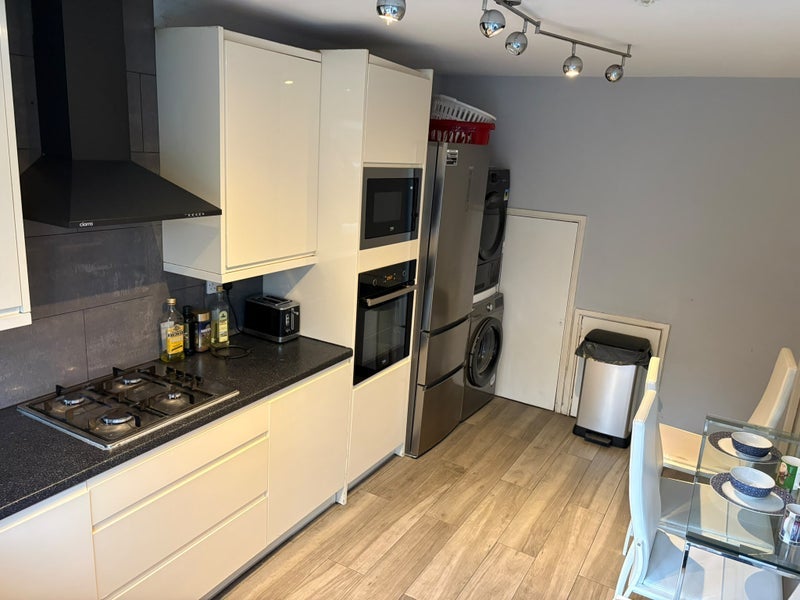 Room Rhodeswell Road in Greater London