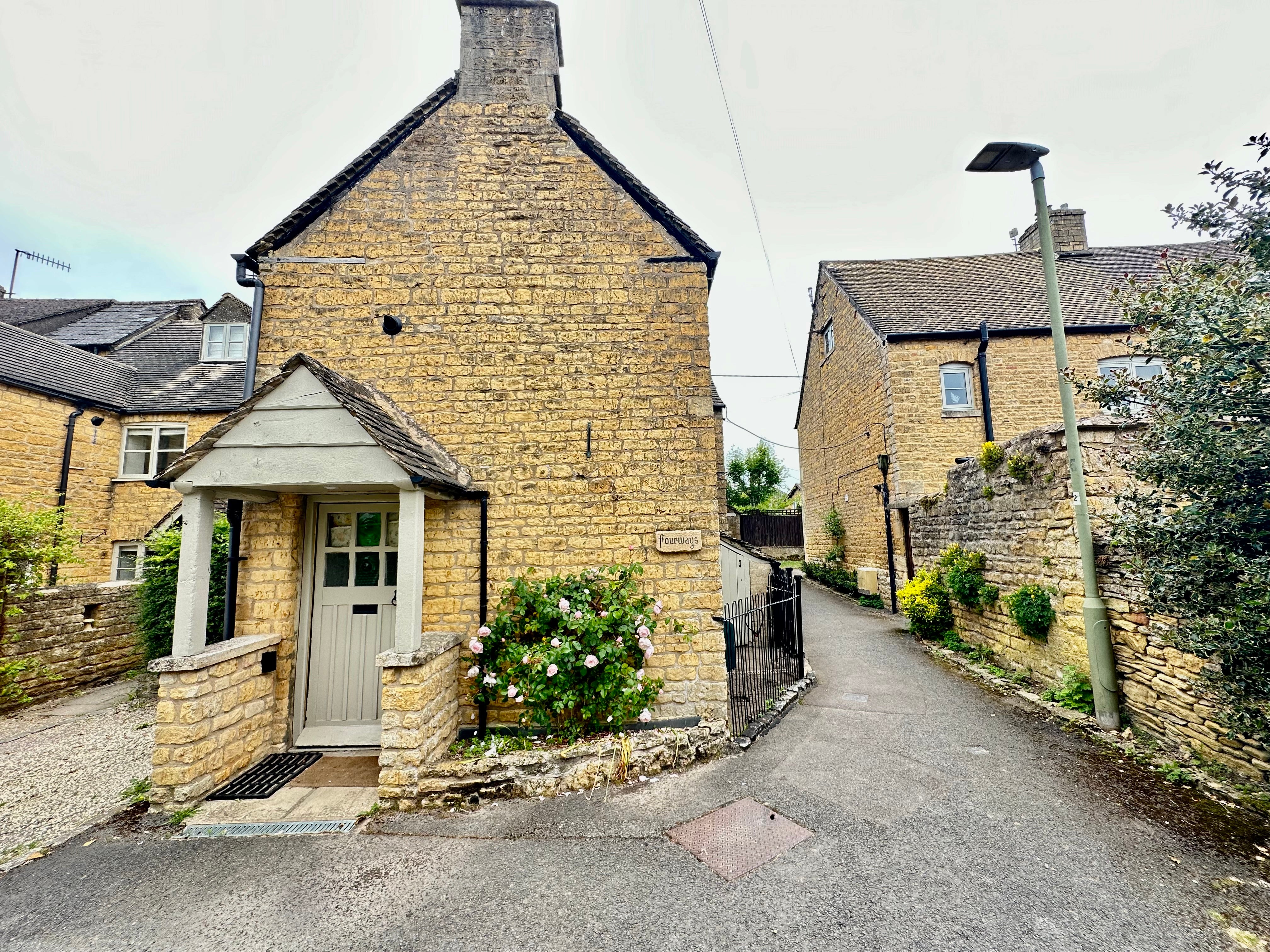 House Rectory Lane in Cotswold District