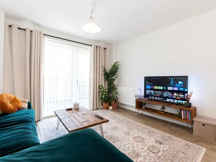 Flat Bowen Drive in Greater London