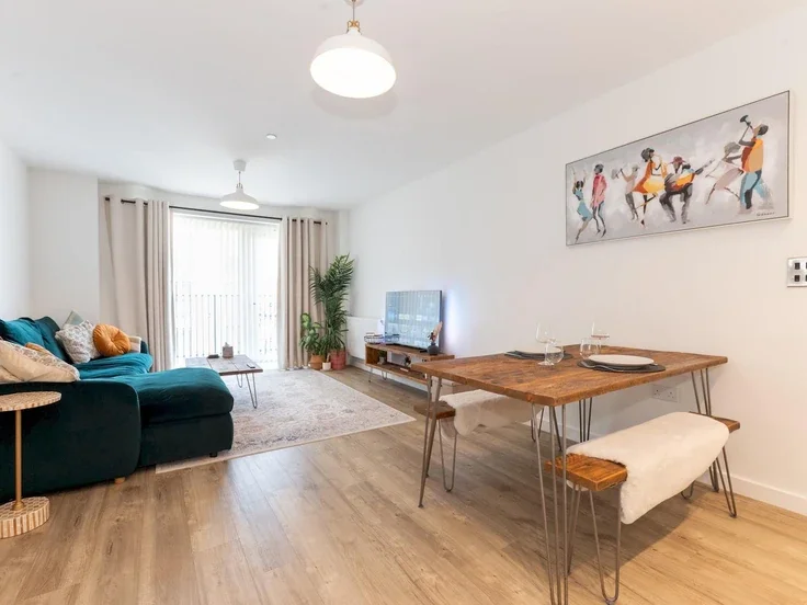 Flat Bowen Drive in Greater London