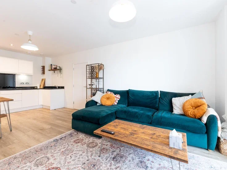 Flat Bowen Drive in Greater London