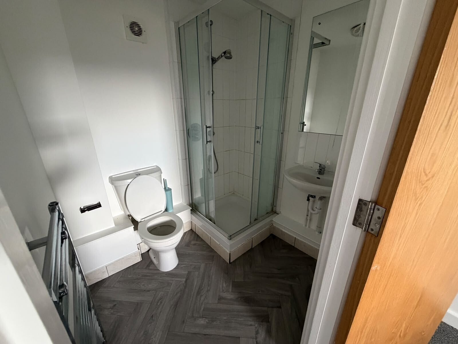 Flat Sandhills Avenue in Leicester