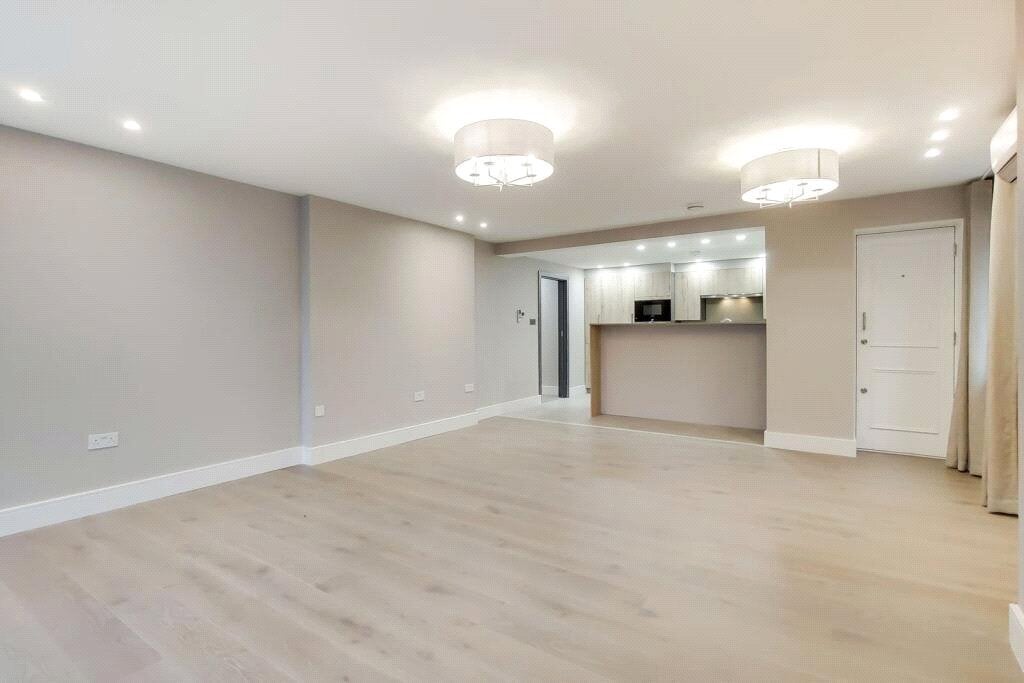 Flat Fitzjohn's Avenue in Greater London
