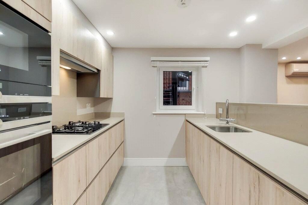 Flat Fitzjohn's Avenue in Greater London