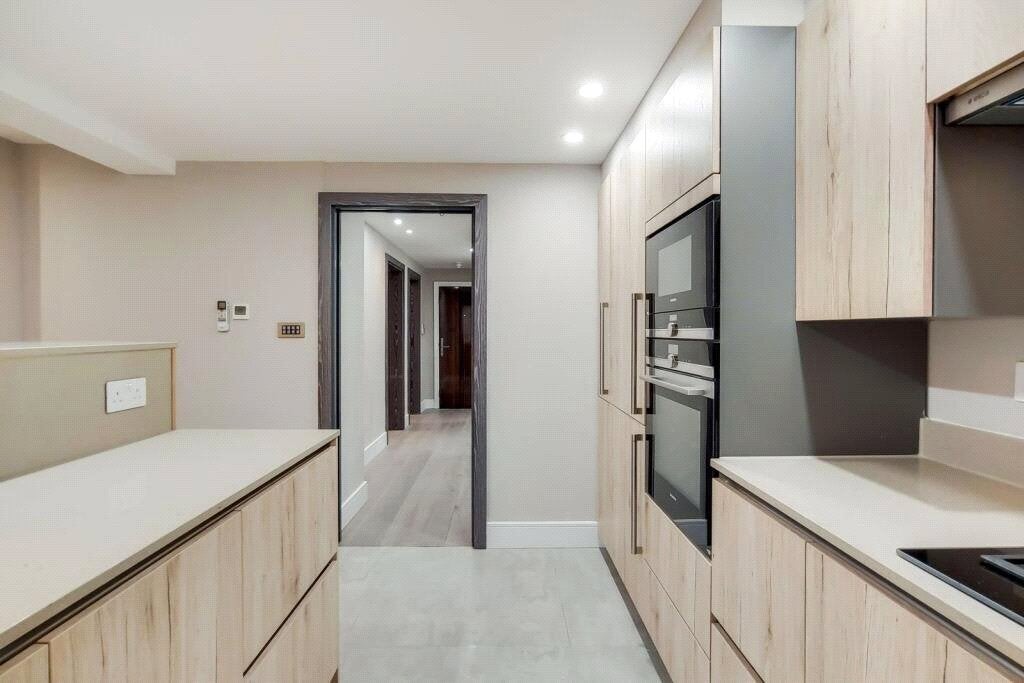 Flat Fitzjohn's Avenue in Greater London