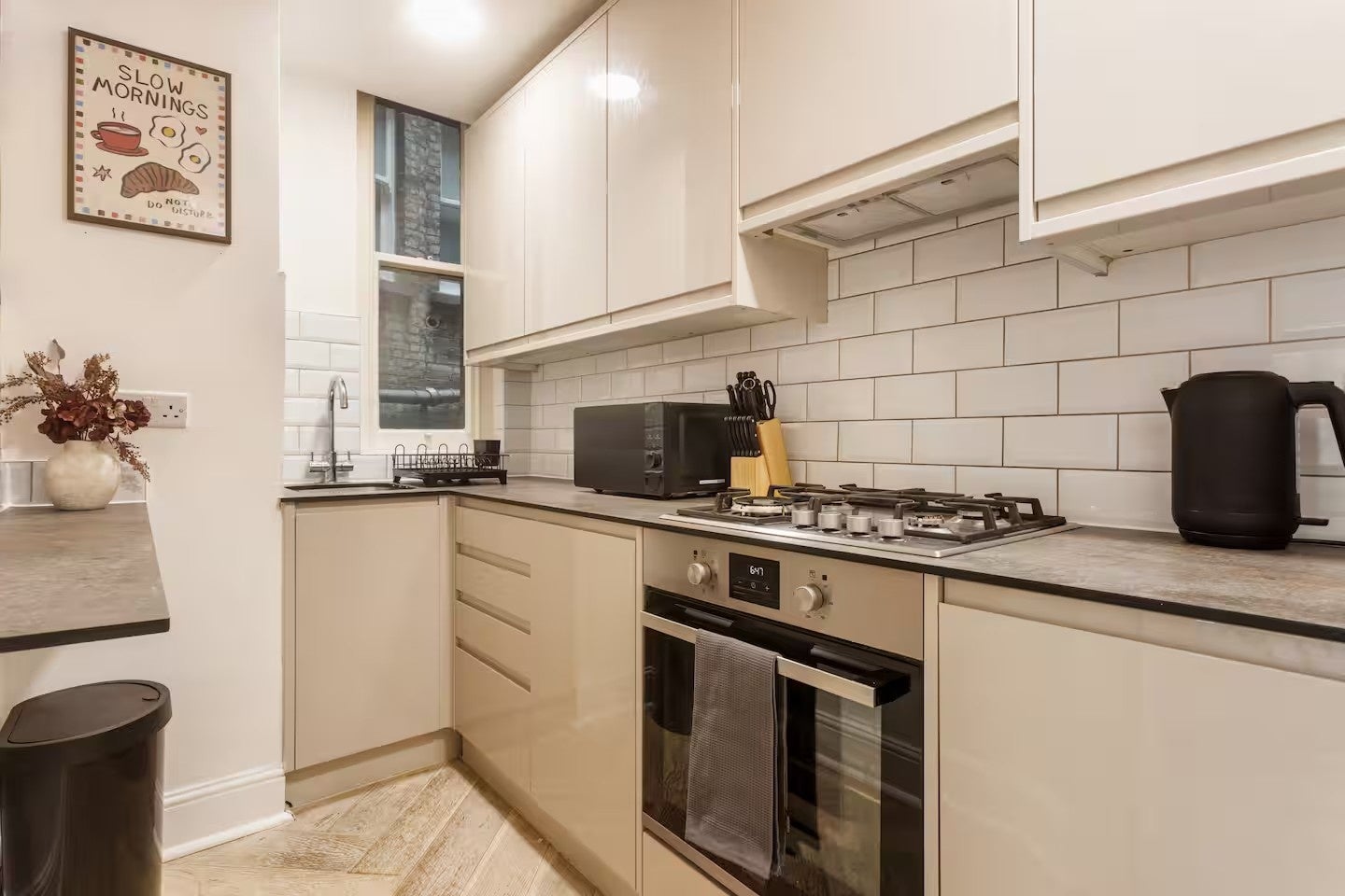 Flat Vauxhall Bridge Road in City of Westminster