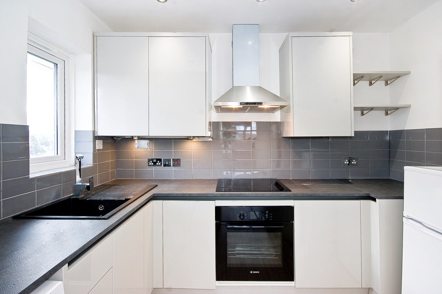 Flat Cedar Gardens in Greater London