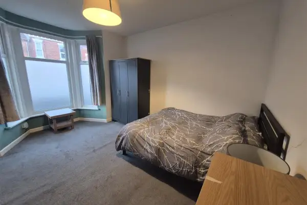 Room Knox Road in Wellingborough