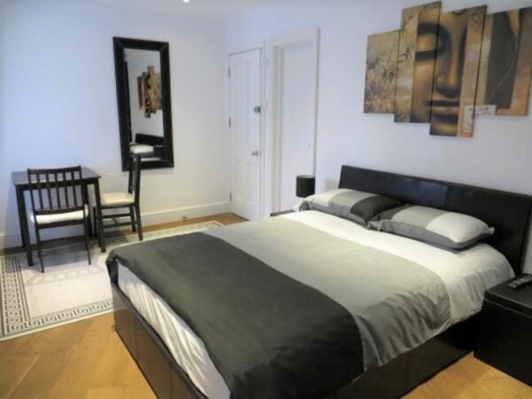 Flat Parfrey Street in Greater London