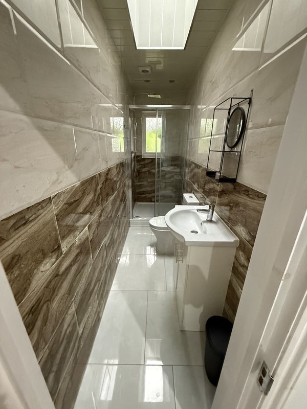 Room Fowler Road in Greater London