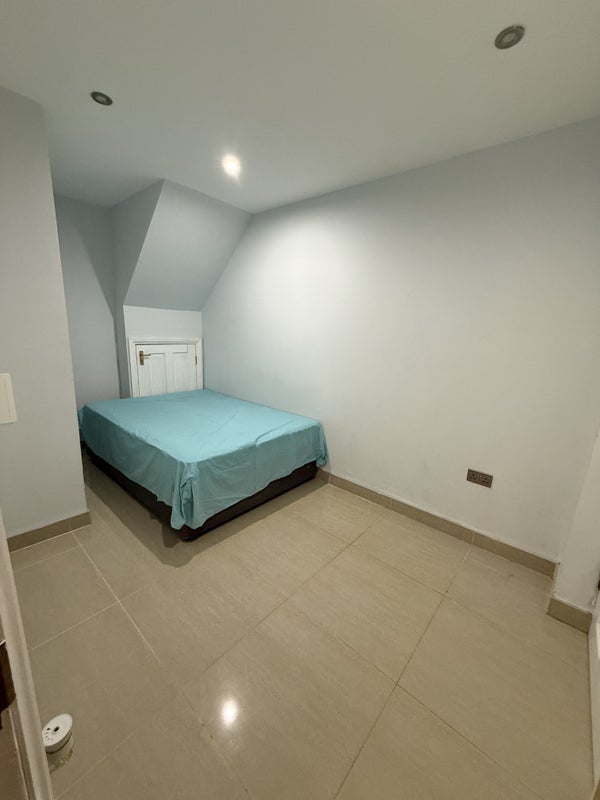 Room Fowler Road in Greater London