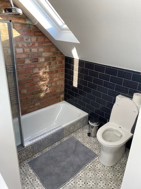 Room Ashurst Road in Greater London