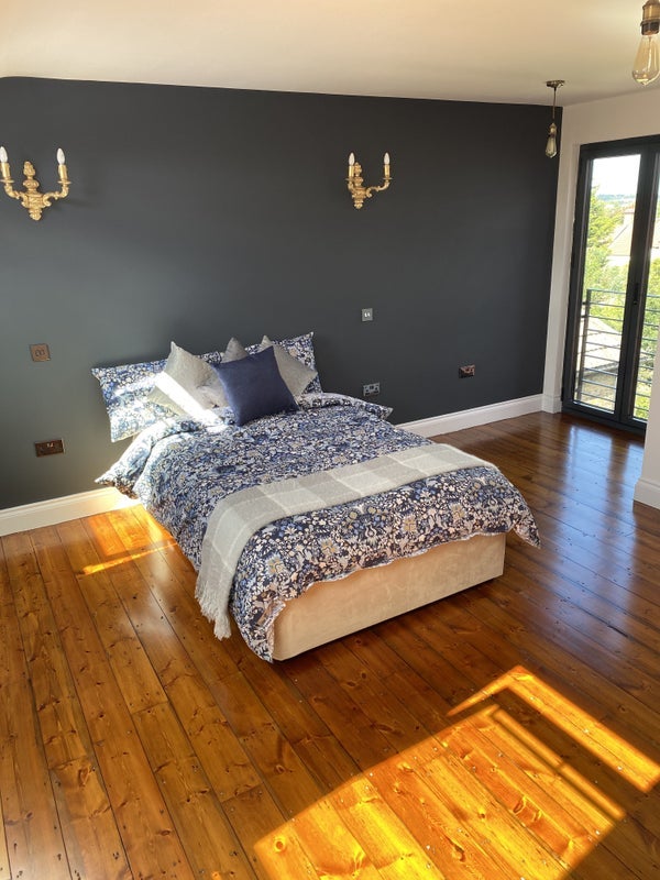 Room Ashurst Road in Greater London