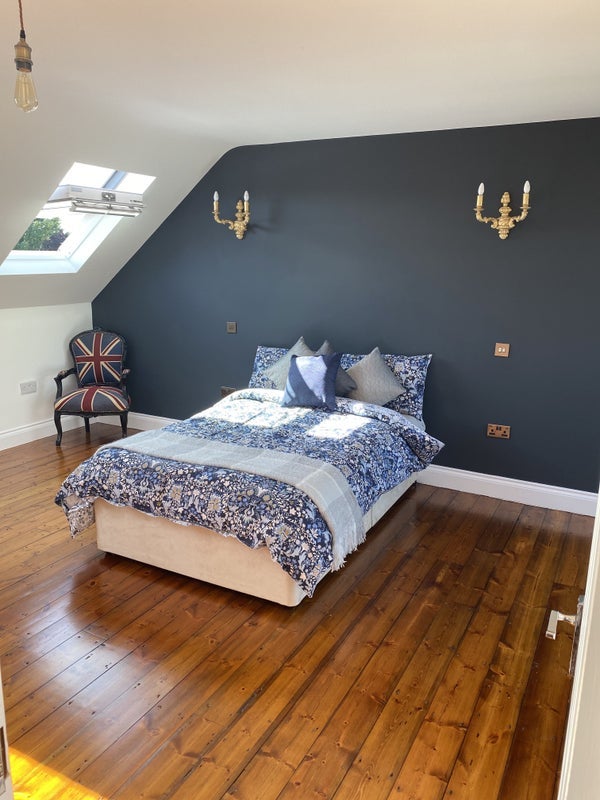 Room Ashurst Road in Greater London