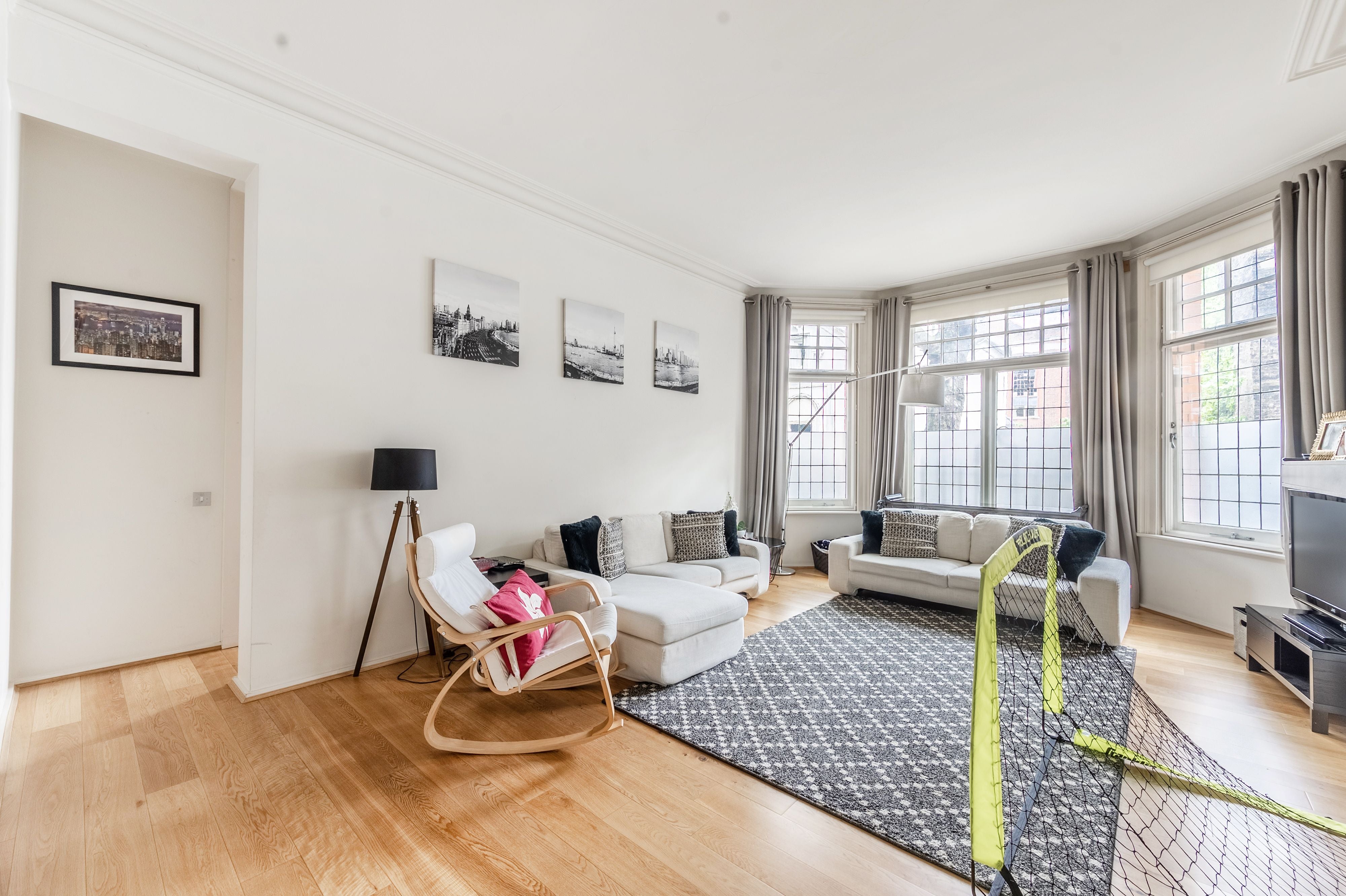 Flat Adam and Eve Mews in Greater London