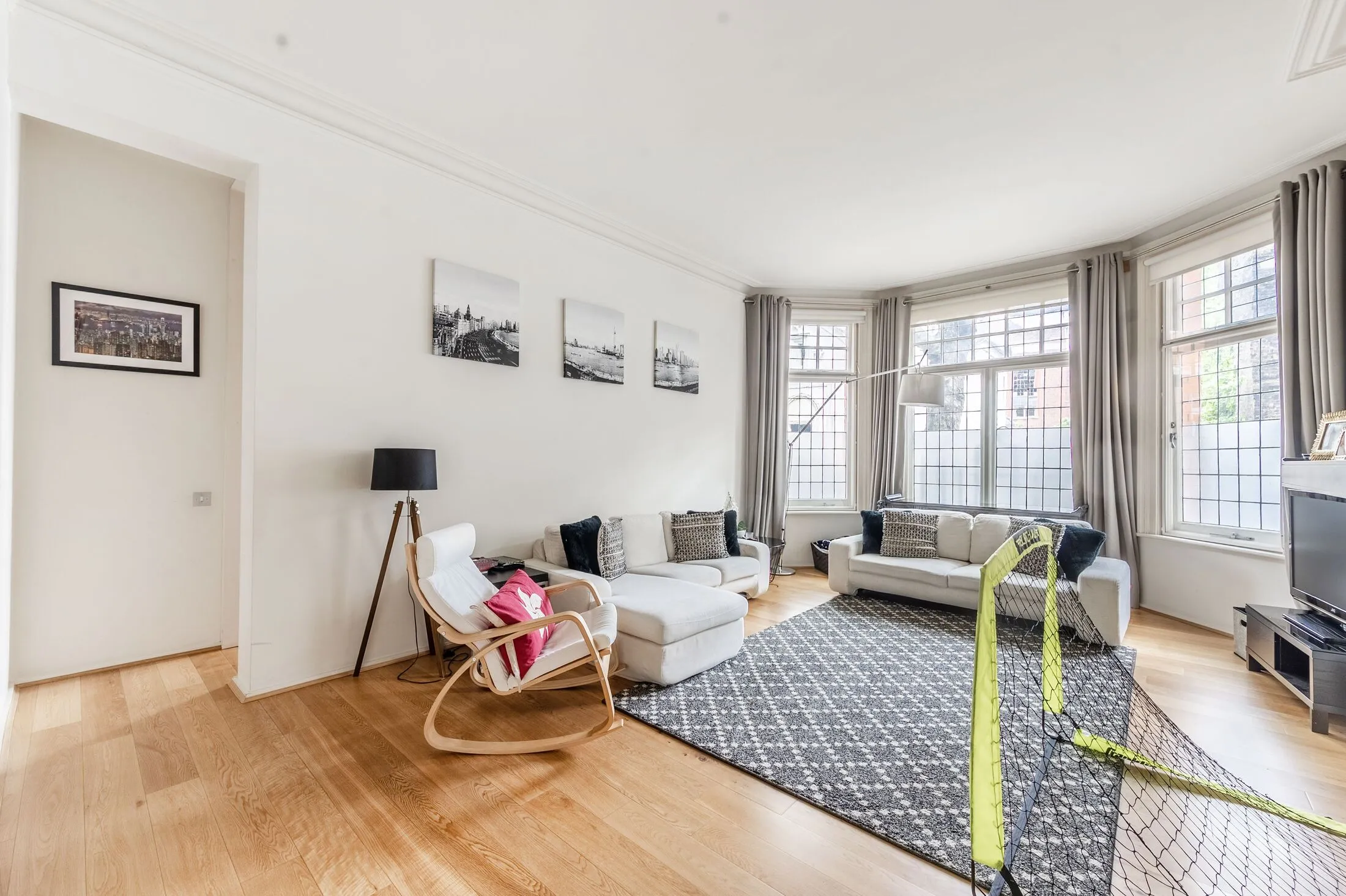 Flat Adam and Eve Mews in Greater London