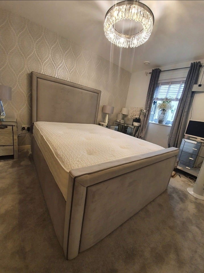 Flat Queen Mary Avenue in Greater London