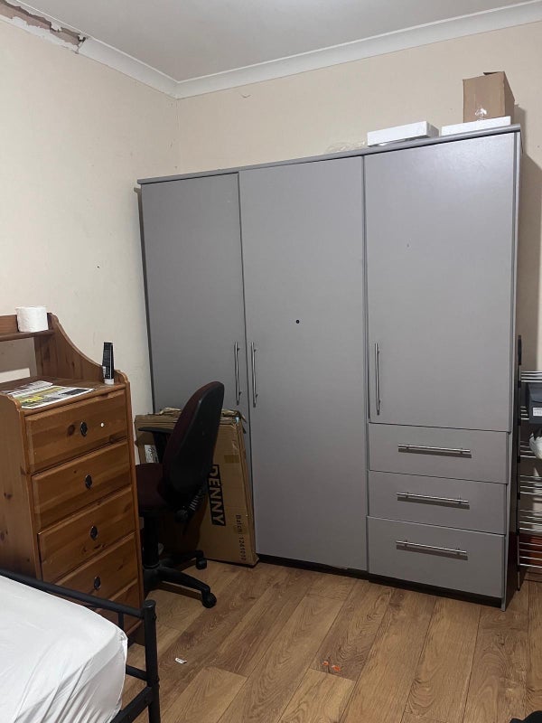 Room Kempton Road in Greater London