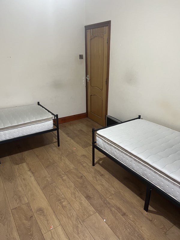 Room Kempton Road in Greater London