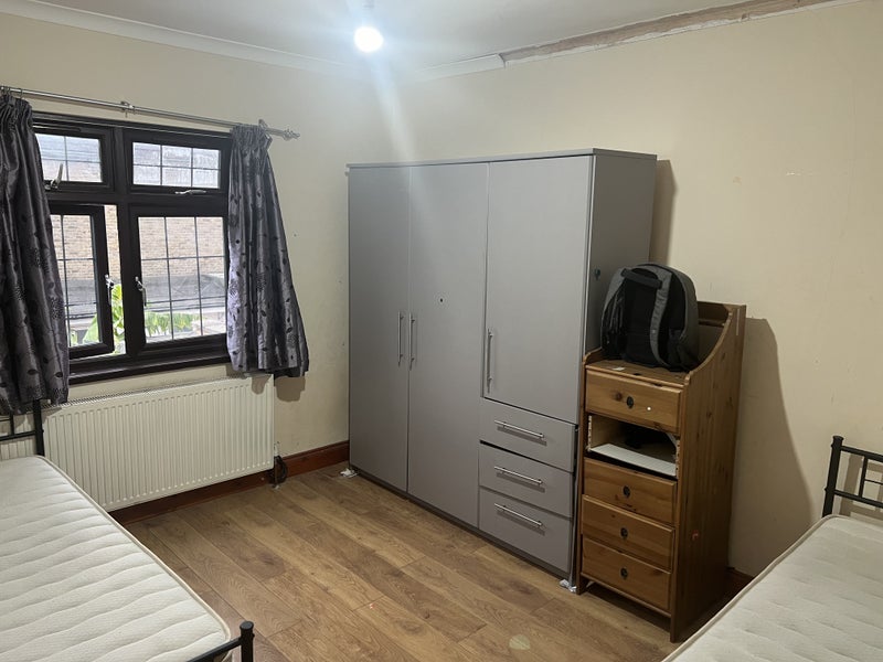 Room Kempton Road in Greater London