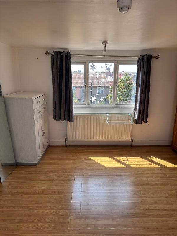 Room Northumberland Road in Greater London