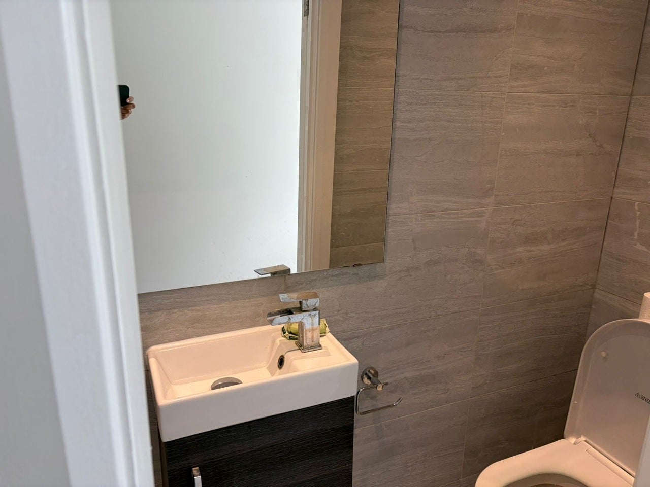 Flat Hooking Green in Greater London