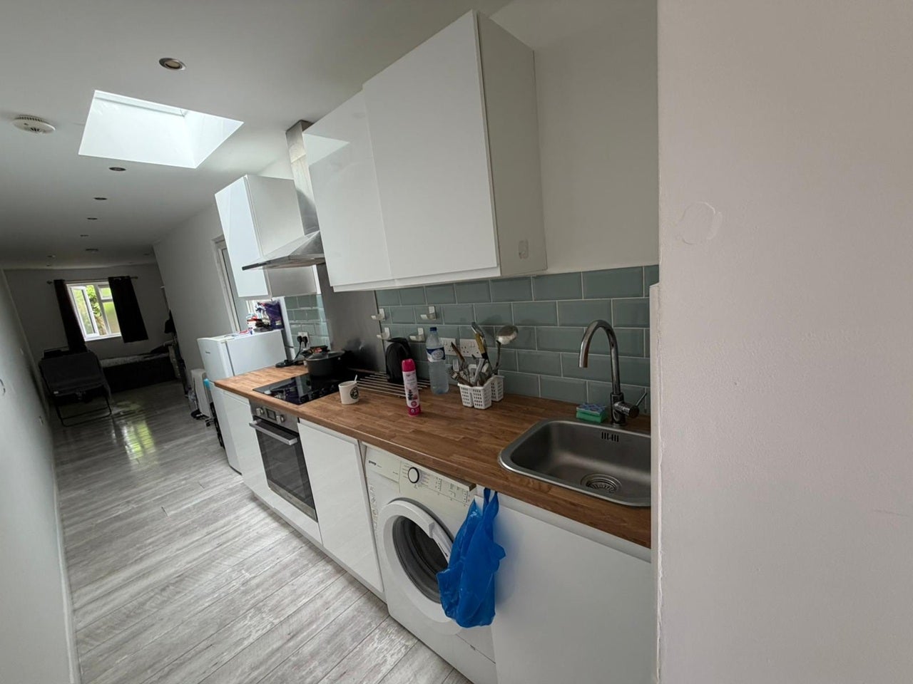 Flat Hooking Green in Greater London
