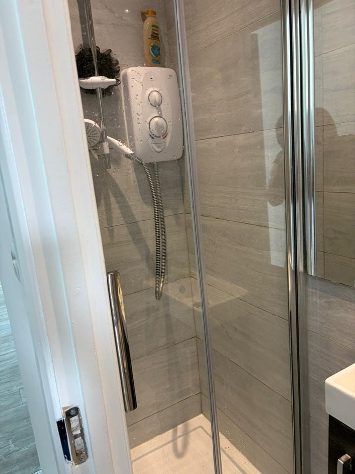 Flat Hooking Green in Greater London