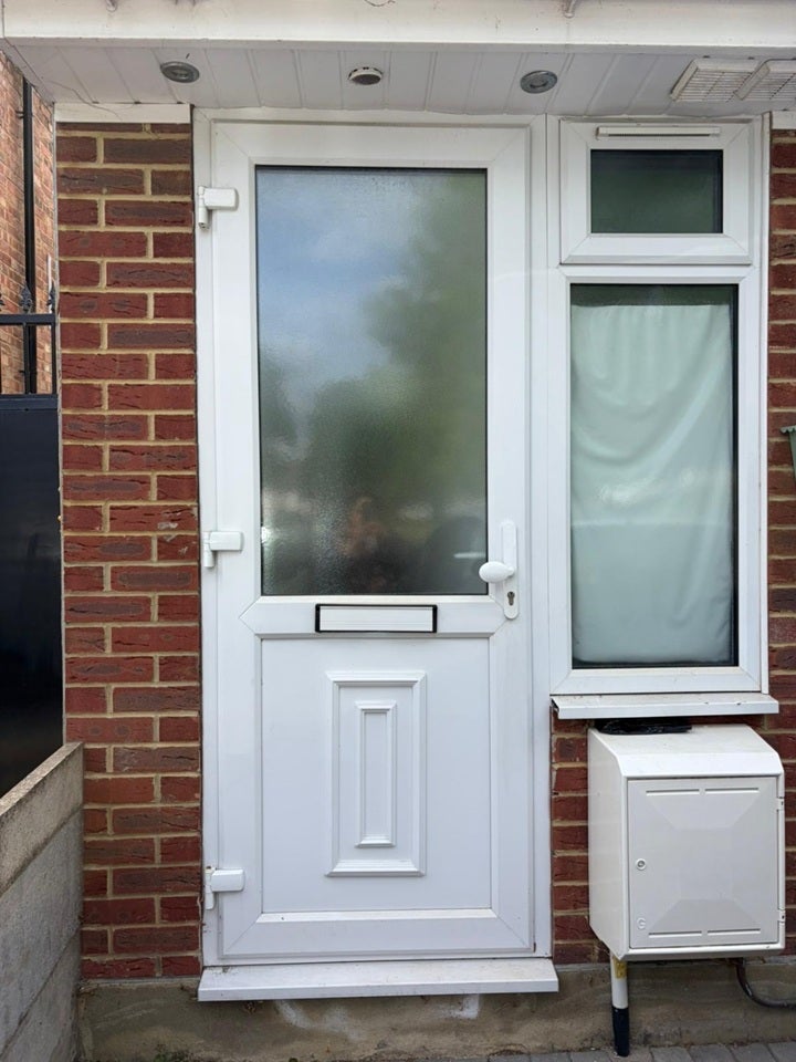 Flat Hooking Green in Greater London