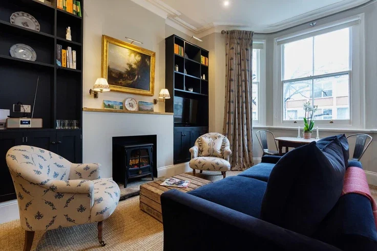 Flat Sinclair Gardens in Greater London