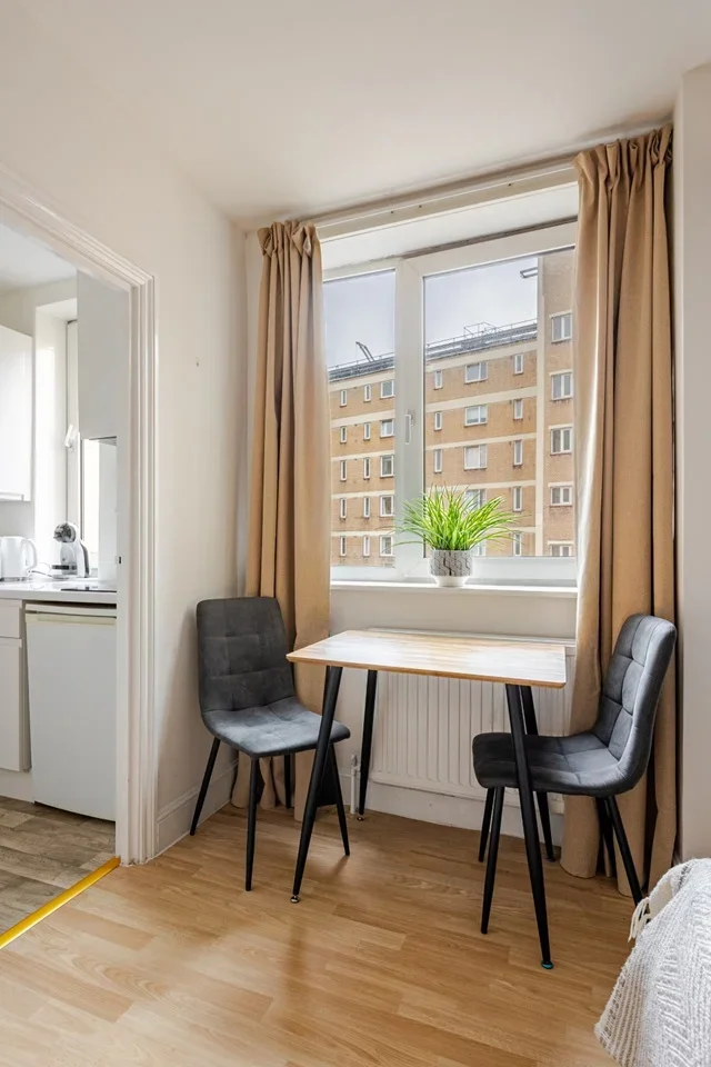 Flat Lucan Place in Greater London