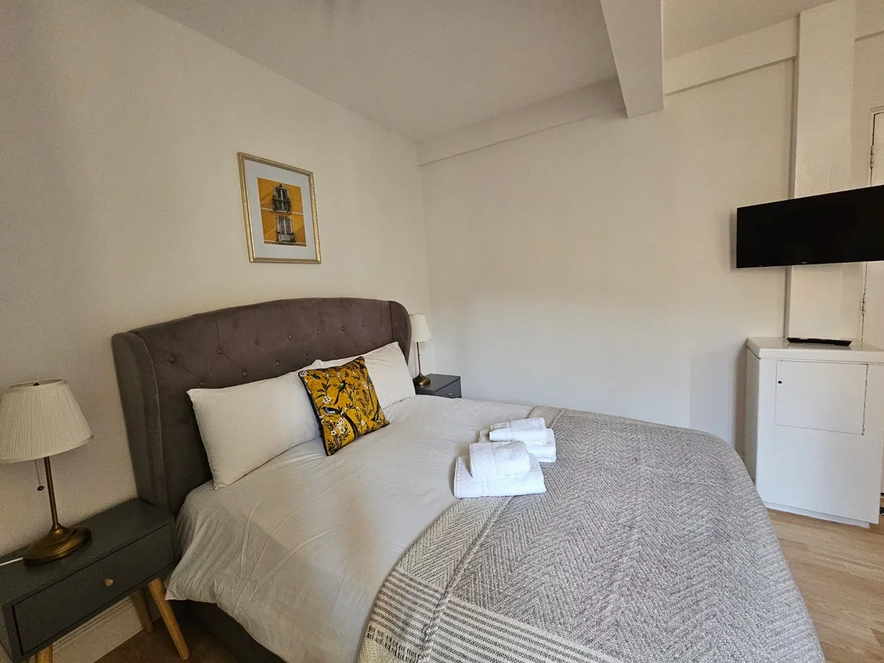 Flat Lucan Place in Greater London