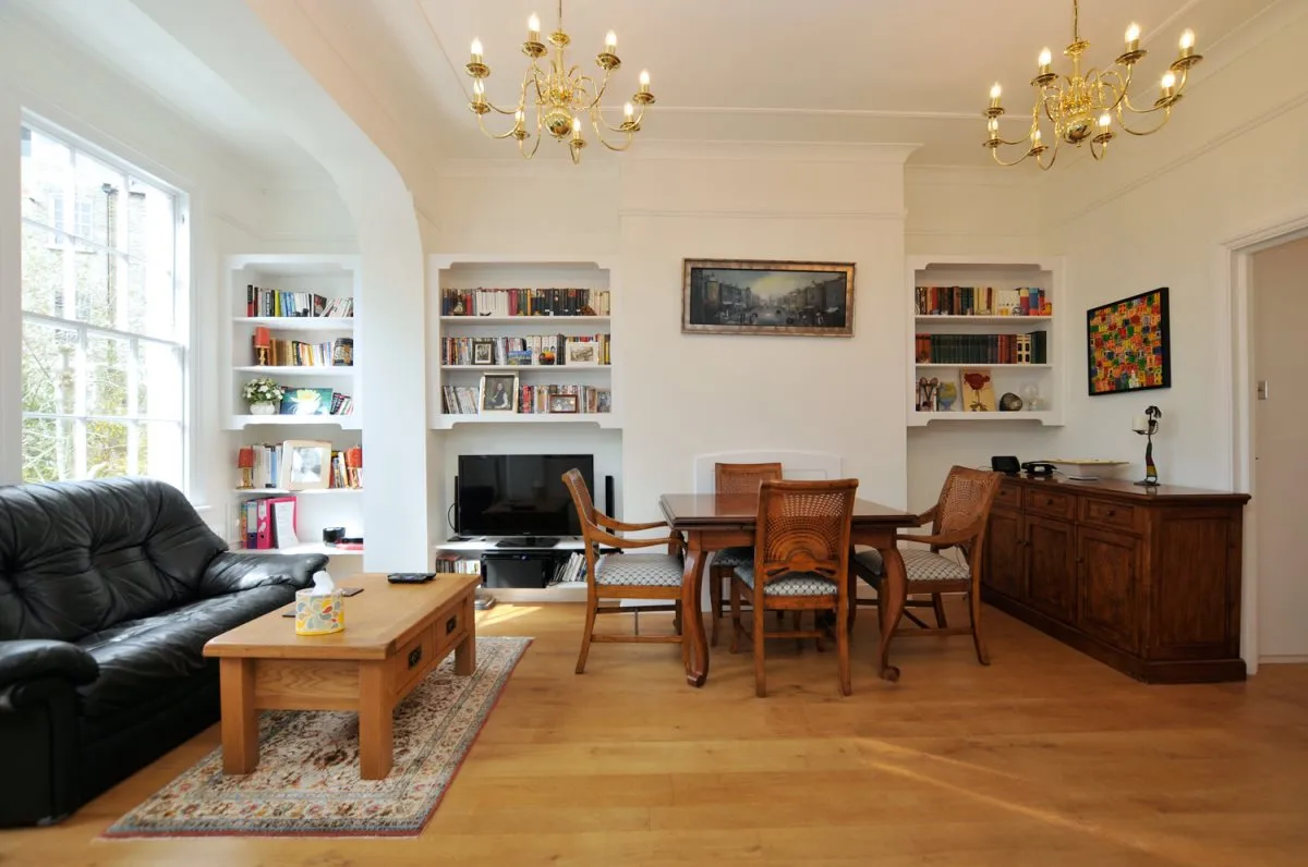 Flat Hemingford Road in Greater London