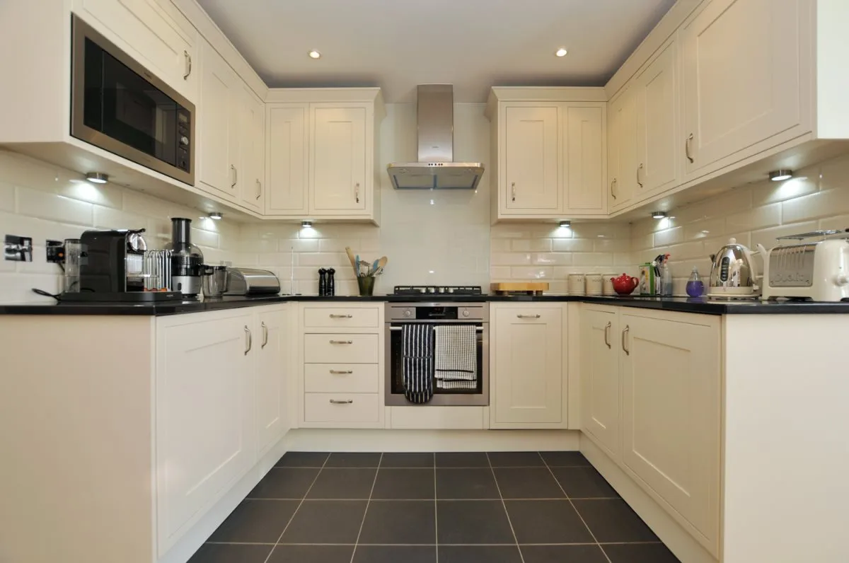Flat Hemingford Road in Greater London