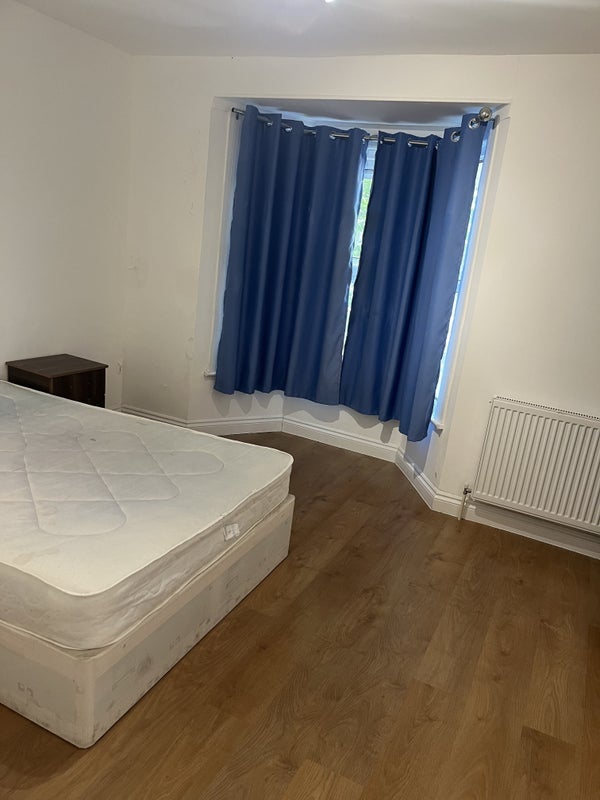 Room Buckland Road in Greater London