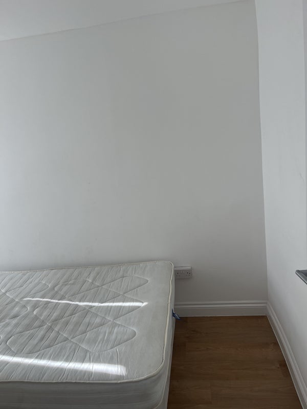 Room Buckland Road in Greater London