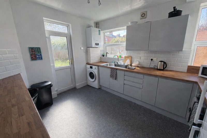 Room Priory Road in Bristol