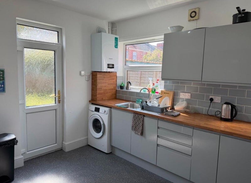 Room Priory Road in Bristol