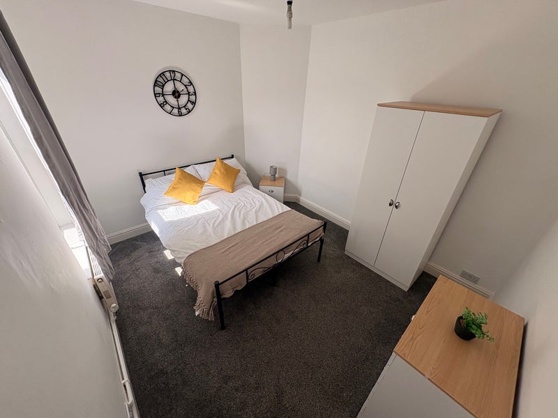 Room Priory Road in Bristol