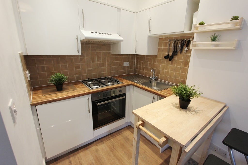 Flat Bryson Road in City of Edinburgh